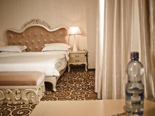 Ambassador Hotel image 9